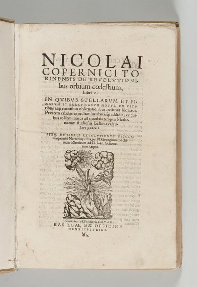 De revolutionibus orbium coelestium von Nikolaus Kopernikus (1473-1543) mit De libris revolutionum Nicolai Copernici Narratio prima von Georg Johann Rheticus (1514-74), Basel: Heinrich Petri von Swiss School