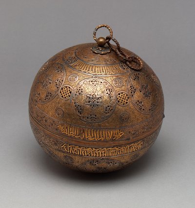 Durchbrochene Kugel, ca. 1300 (Messing mit Gold und Silber eingelegt) von Syrian School