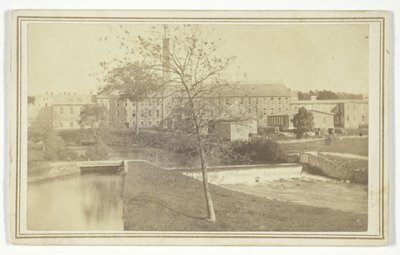 Ohne Titel (Fluss mit Wasserfällen und Fabrikgebäude) von T. Holmes