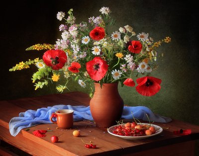 Frische Mohnblumen und Kirschen von Tatyana Skorokhod
