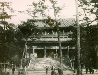 Chion-in-Buddhistentempel-Tor, Higashiyama-Bezirk, Kyoto, um 1900 - 1915 von Teijiro Takagi