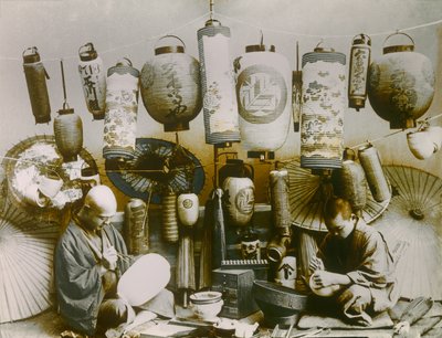 Porträt eines japanischen Laternen- und Sonnenschirmmachers, um 1900 - 1915 von Teijiro Takagi