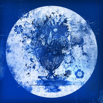 Blumenstrauß in Blau II von Teis Albers