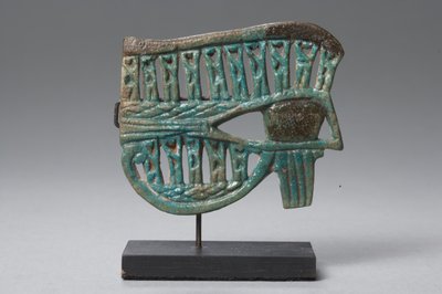 Wedjat-Augenamulett mit Figuren des Gottes Nehebkau von Third Intermediate Period Egyptian