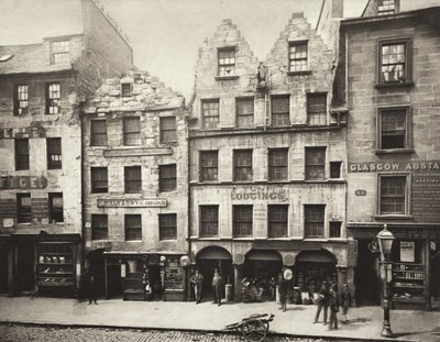 Alte Gebäude in der High Street, Nr. 17-27 von Thomas Annan