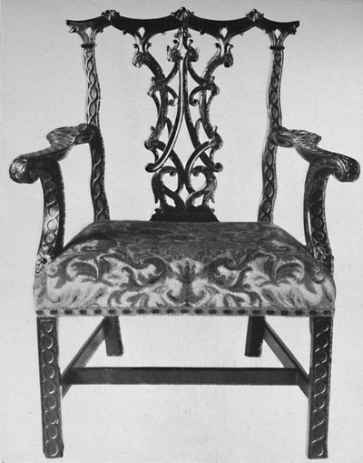 Chinesischer Chippendale Armstuhl mit Sitz in zeitgenössischer Stickerei, Mitte 18. Jahrhundert, 1928 von Thomas Chippendale