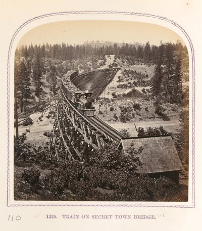 Zug auf der Secret Town Brücke von Thomas Houseworth