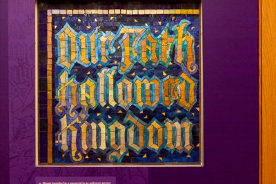 Muster-Mosaiktafel für das Vaterunser von Tiffany and Company Tiffany and Company