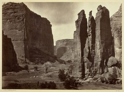 Cañon de Chelle, Wände des Grand Cañon, etwa 1200 Fuß hoch von Timothy O