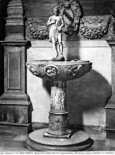 Weihwasserbecken mit einer Statuette von Johannes dem Täufer, Basilika von S. Antonio, Padua von Tullio Lombardo