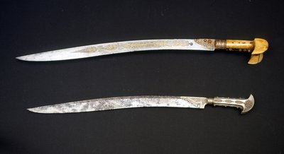 Der Yatagan, türkisches Schwert, das seine Form den Bajonetten gab. 19. Jahrhundert. von Turkish School