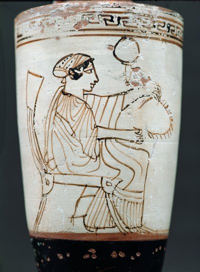 Attische weiße Lekythos, die eine Frau zeigt, die einen Kranz flechtet, ca. 475-420 v. Chr. von Tymbos Painter
