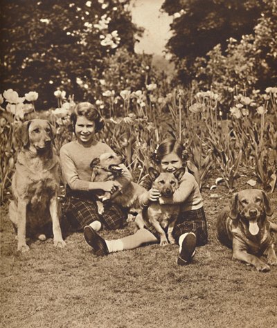 -Und Freunde, Prinzessinnen Elizabeth und Mary in der Royal Lodge, Windsor, um 1936-1937 von Unbekannt