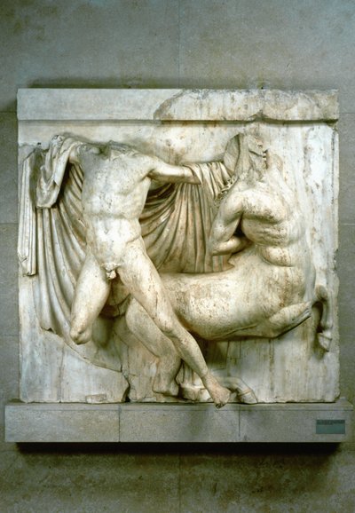 Ein Kampf zwischen einem menschlichen Lapithen und einem Zentauren, Metope vom Parthenon, ca. 440 v. Chr. von Unbekannt