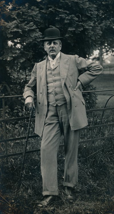 Ein Herr im Anzug und Melone, um 1910 von Unbekannt