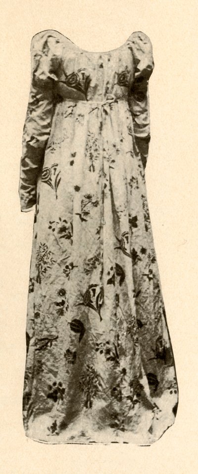 Ein Kleid aus bufffarbenem glasiertem Chintz, getragen von Madame Chevalier, um 1795, 1937 von Unbekannt