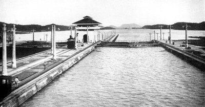 Eine Schleuse am Panamakanal, Panama von Unbekannt