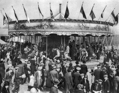 Ein Karussell, Teil eines Bankfeiertagskarnevals auf Hamstead Heath, London, 1926-1927 von Unbekannt