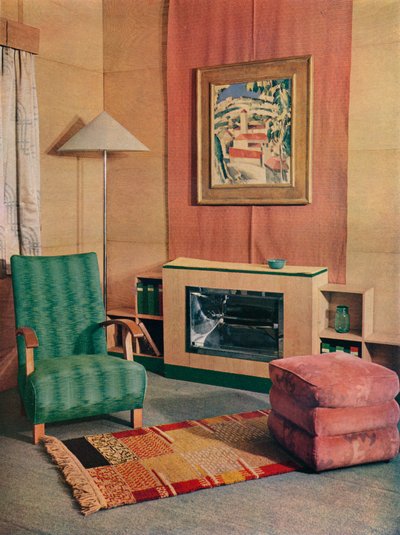 Ein Wohnzimmer mit einem Gemälde von J.D. Fergusson über dem Kamin, 1935 von Unbekannt