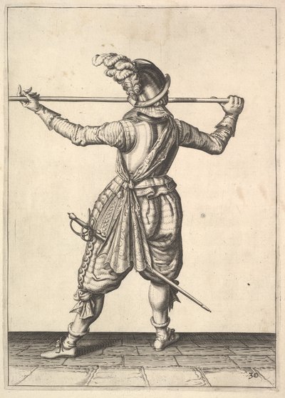 Ein Soldat, von hinten gesehen, während er sich nach rechts dreht und seine Pike horizontal hält, f.... von Unbekannt