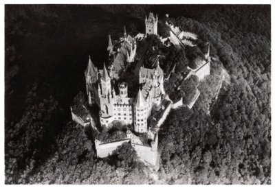 Luftaufnahme der Burg Hohenzollern, Baden-Württemberg, Deutschland, aus einem Zeppelin, ca. 1931, 1933 von Unbekannt