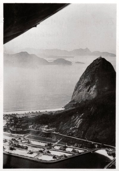 Luftaufnahme des Zuckerhuts, Rio de Janeiro, Brasilien, von einem Zeppelin, 1930-1933 von Unbekannt