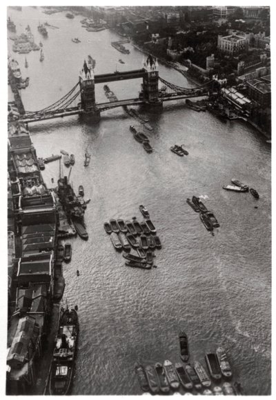 Luftaufnahme der Tower Bridge, London, von einem Zeppelin, 1931-1933 von Unbekannt