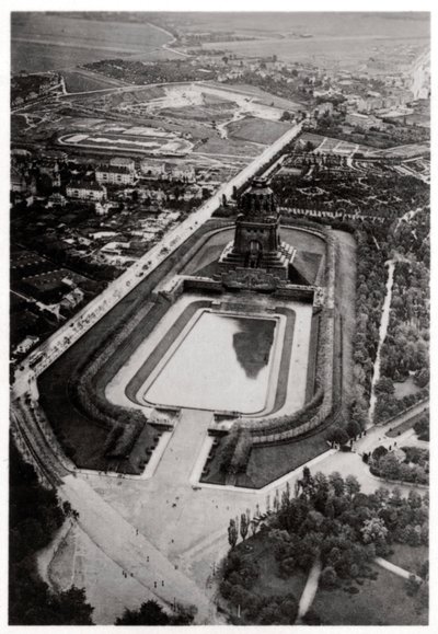 Luftaufnahme des Völkerschlachtdenkmals, Leipzig, Deutschland, aus einem Zeppelin, ca. 1931-1933 von Unbekannt