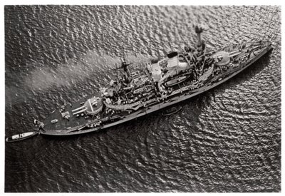 Luftaufnahme des deutschen Schlachtschiffs SMS Schlesien, von einem Zeppelin, um 1931-1933 von Unbekannt