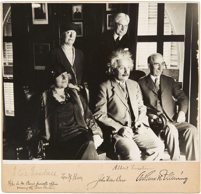 Albert und Elsa Einstein, John und Lora Baer und Arthur H. Fleming, Pasadena, 1. Januar 1931, 1931 von Unbekannt