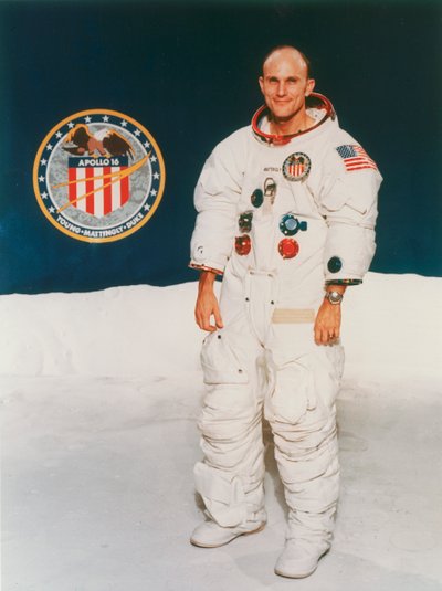 Apollo 16 Astronaut Thomas Mattingly im Raumanzug, 1971 von Unbekannt