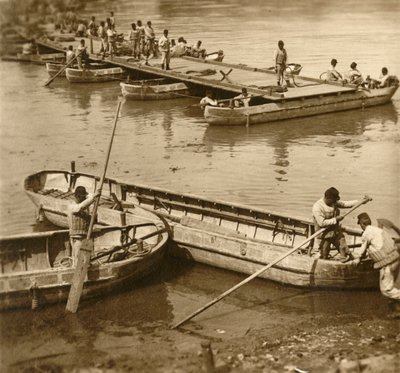 Bau einer Pontonbrücke, ca. 1914-1918 von Unbekannt