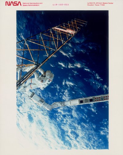 Astronaut bei EVA von der Raumfähre Atlantis, 1985 von Unbekannt