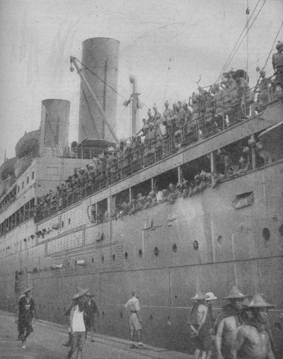 In Singapur kommen indische Truppen an, um an der Verteidigung des großen Festungshafens teilzunehmen, 1941 von Unbekannt
