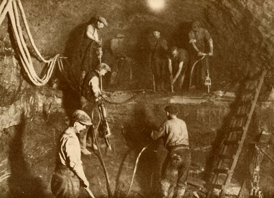Bei der Arbeit am neuen Mersey-Tunnel, ca. 1930 von Unbekannt