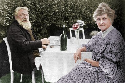 Auguste Rodin - Rodin und seine Frau in ihrem Garten in Meudon, um 1925 von Unbekannt