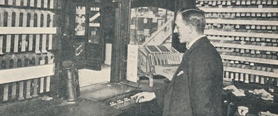 Automatische Ticket- und Wechselgeldmaschinen in Westminster, 1926 von Unbekannt