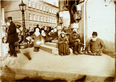 Bettler vor dem Walaam-Kloster, Moskau, Russland, 1907 von Unbekannt
