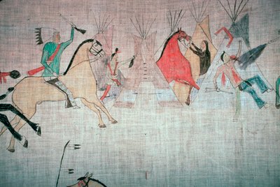 Blackfoot-Indianer-Tipi-Auskleidung, die einen Angriff auf ein Lager zeigt von Unbekannt