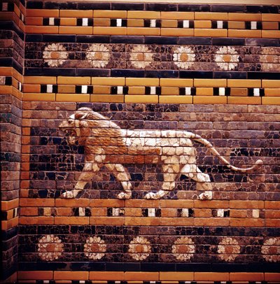 Ziegelrelief eines Löwen an den Wänden des Heiligen Weges zum Ischtar-Tor, Babylon, ca. 580 v. Chr. von Unbekannt