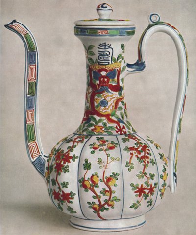 Chinesische Porzellankanne mit Fünffarbendekoration. Periode von Wan Li, 1573-1619, 1928 von Unbekannt