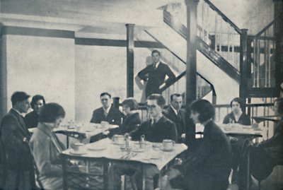 Komfort für Passagiere und die Kabine einer wunderbaren zentralen Steuerung, ca. 1935 von Unbekannt