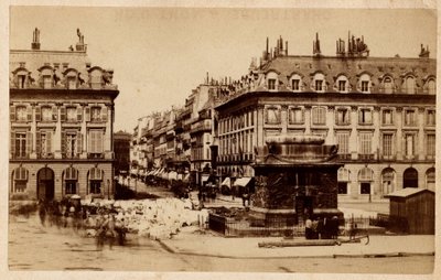 Kommune von Paris (1871) gesehen vom Place Vendôme mit der zerstörten Säule. Fotografie. von Unbekannt