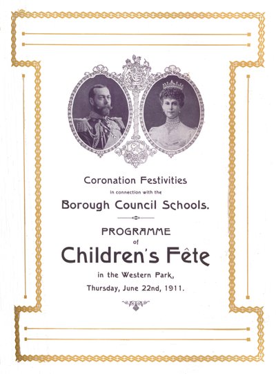 Krönungsfeierlichkeiten im Zusammenhang mit den Gemeinderatsschulen, 1911, 1917 von Unbekannt