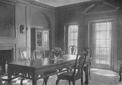 Esszimmer, Blick auf die Gartenterrasse, Haus von Mrs. WK Vanderbilt, New York City, 1924 von Unbekannt