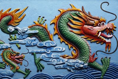 Drachenskulptur in einem chinesischen Tempel, Phnom Penh, Kambodscha von Unbekannt
