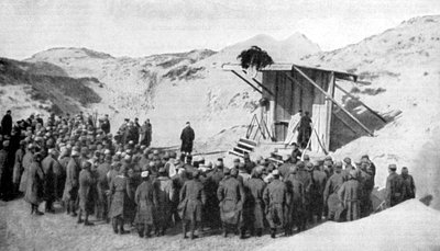 Ostermesse in den Dünen an den Stränden Belgiens an der Nordsee, Erster Weltkrieg, 1915 von Unbekannt