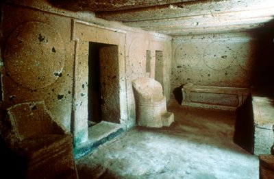Eingang zu einem Grab in einer etruskischen Nekropole, Cerveteri Caere Italien, ca. 7.-6. Jahrhundert v. Chr. von Unbekannt