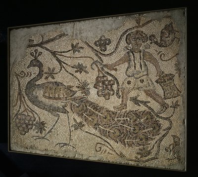 Bodenmosaik-Panel: Traubenernte mit Pfau, 400er Jahre von Unbekannt