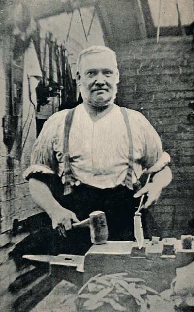 Schmieden einer Klinge, um 1917 von Unbekannt